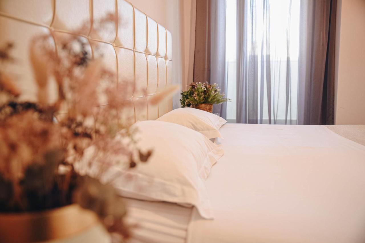 Cozy Rooftop Apartment - Your Home, Away From Home! Tirana Exteriör bild