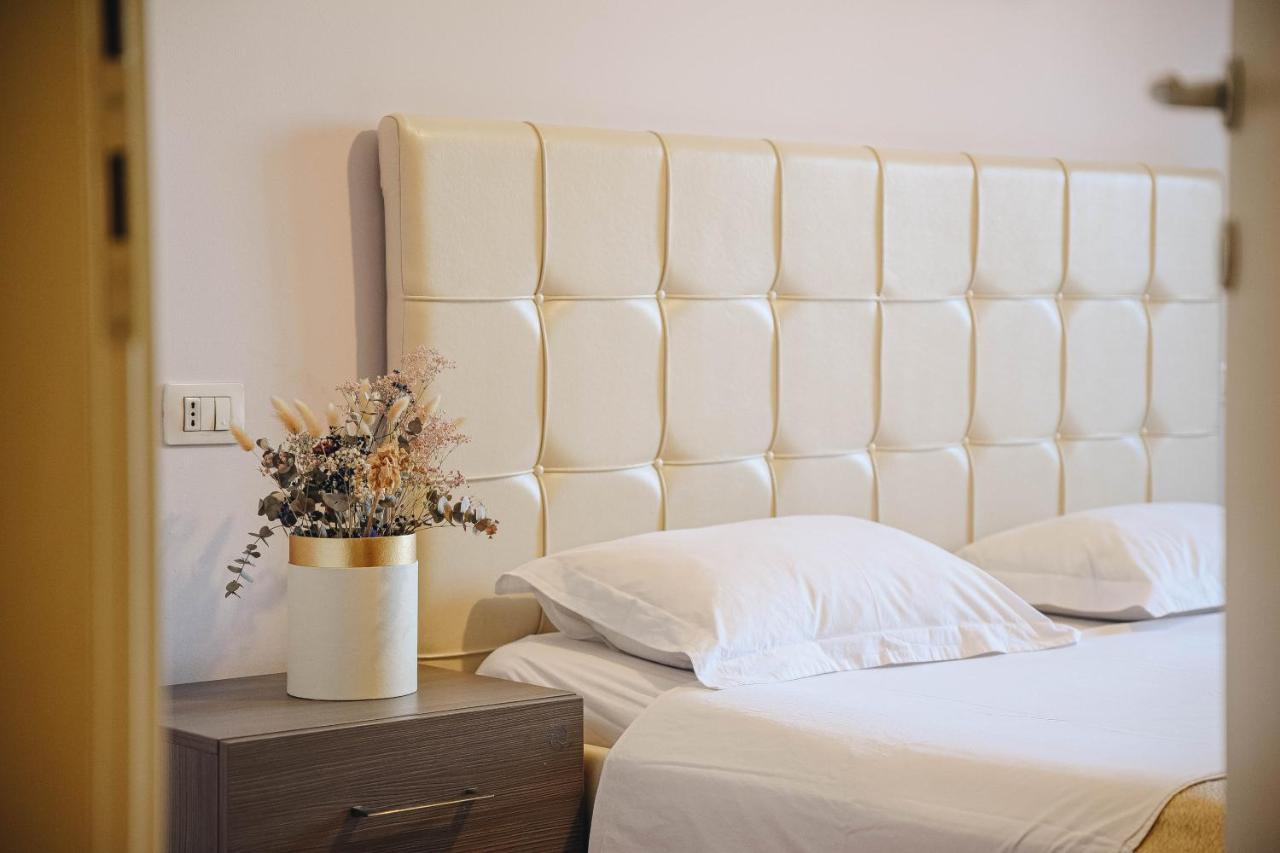 Cozy Rooftop Apartment - Your Home, Away From Home! Tirana Exteriör bild