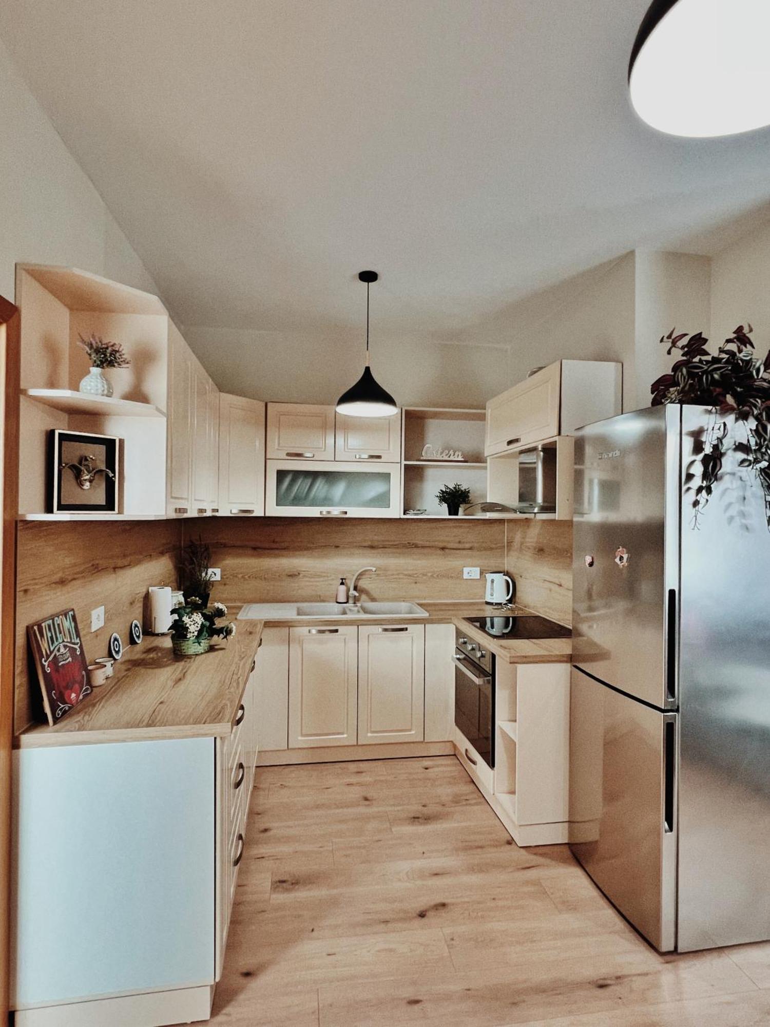Cozy Rooftop Apartment - Your Home, Away From Home! Tirana Exteriör bild