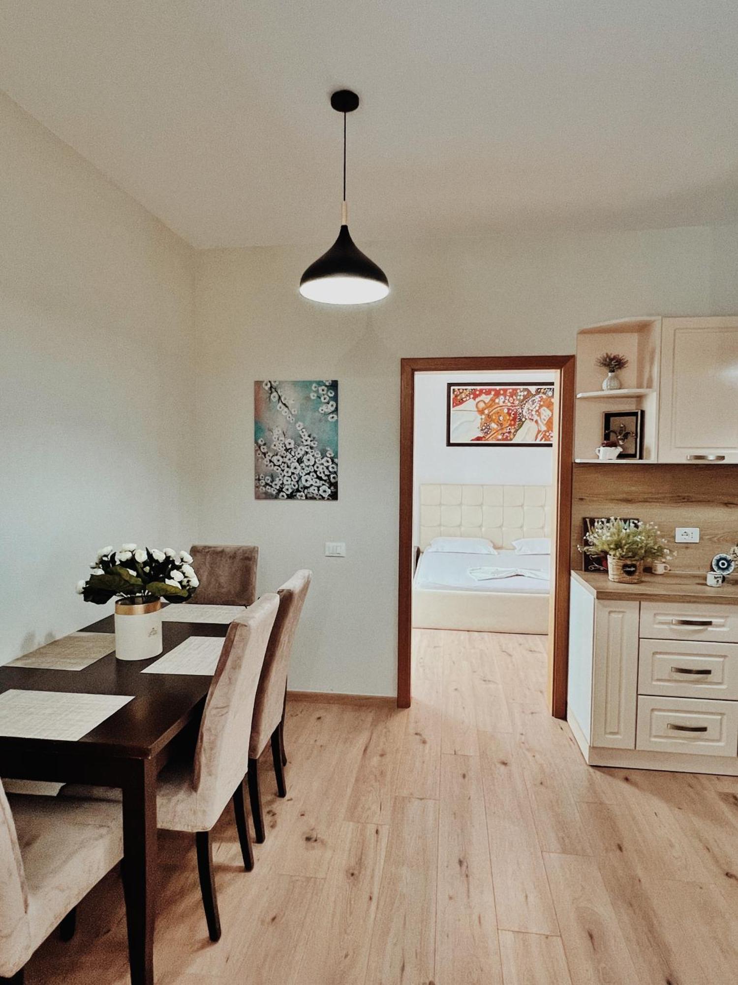 Cozy Rooftop Apartment - Your Home, Away From Home! Tirana Exteriör bild