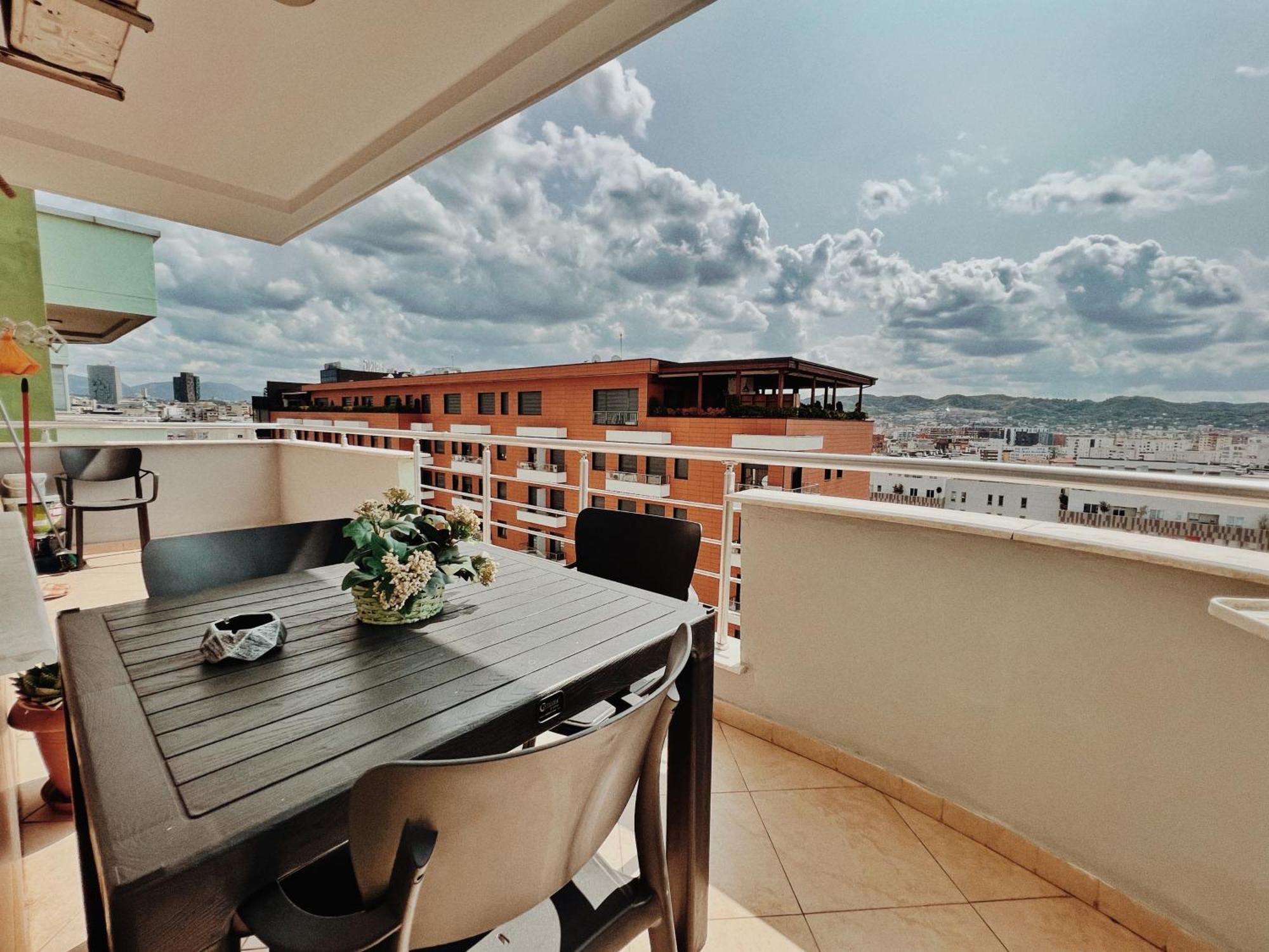 Cozy Rooftop Apartment - Your Home, Away From Home! Tirana Exteriör bild